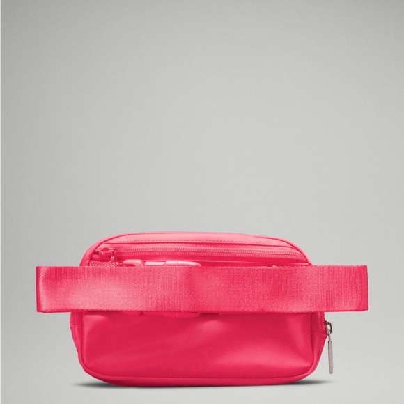 NWT Lululemon Everywhere Belt Bag 1L in Glaze Pink - Picture 4 of 9